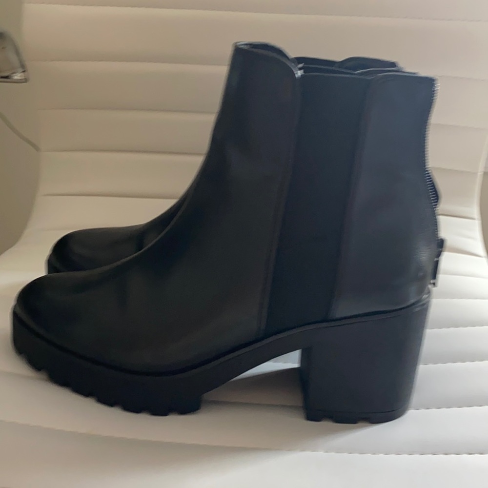 Also block heel boots